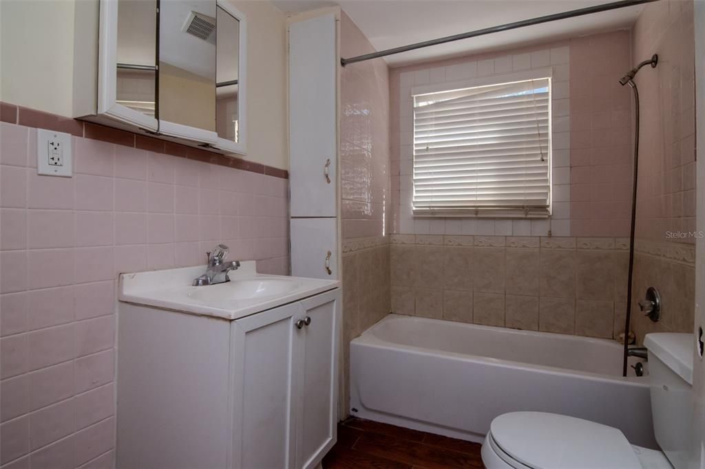 Active With Contract: $329,000 (3 beds, 1 baths, 1744 Square Feet)