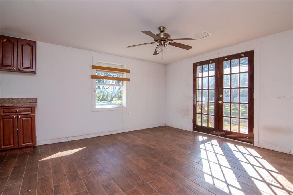 Active With Contract: $329,000 (3 beds, 1 baths, 1744 Square Feet)