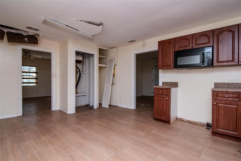 Active With Contract: $329,000 (3 beds, 1 baths, 1744 Square Feet)