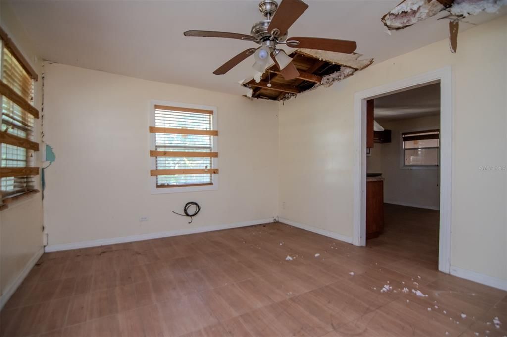 Active With Contract: $329,000 (3 beds, 1 baths, 1744 Square Feet)