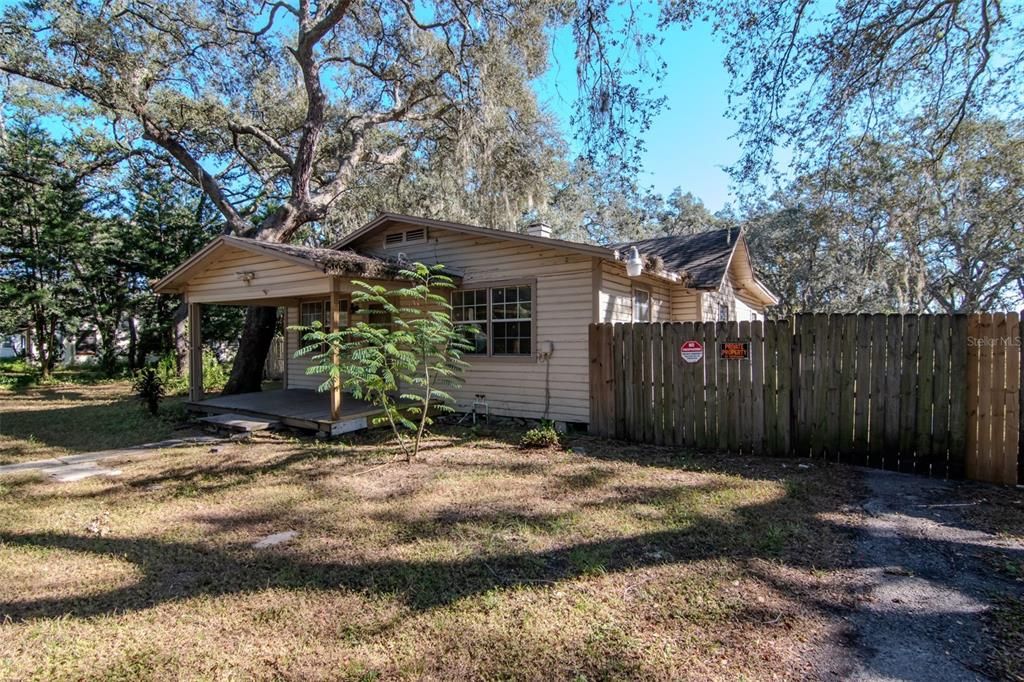 Active With Contract: $329,000 (3 beds, 1 baths, 1744 Square Feet)