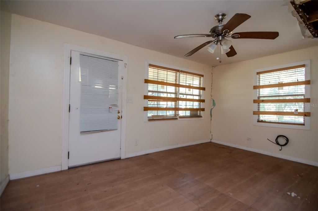 Active With Contract: $329,000 (3 beds, 1 baths, 1744 Square Feet)