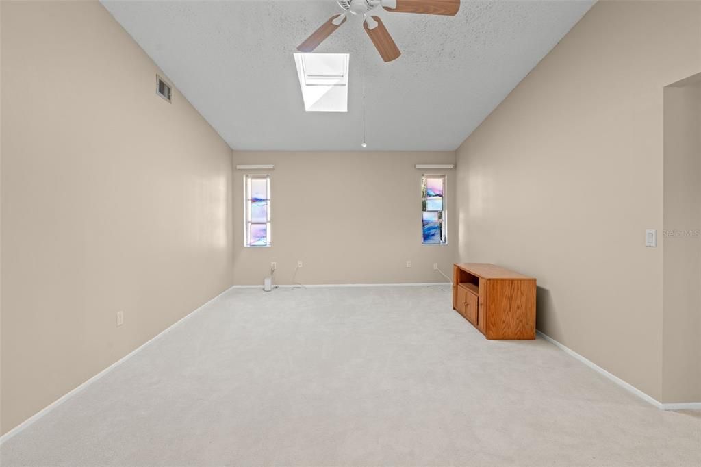 Active With Contract: $350,000 (3 beds, 2 baths, 1708 Square Feet)