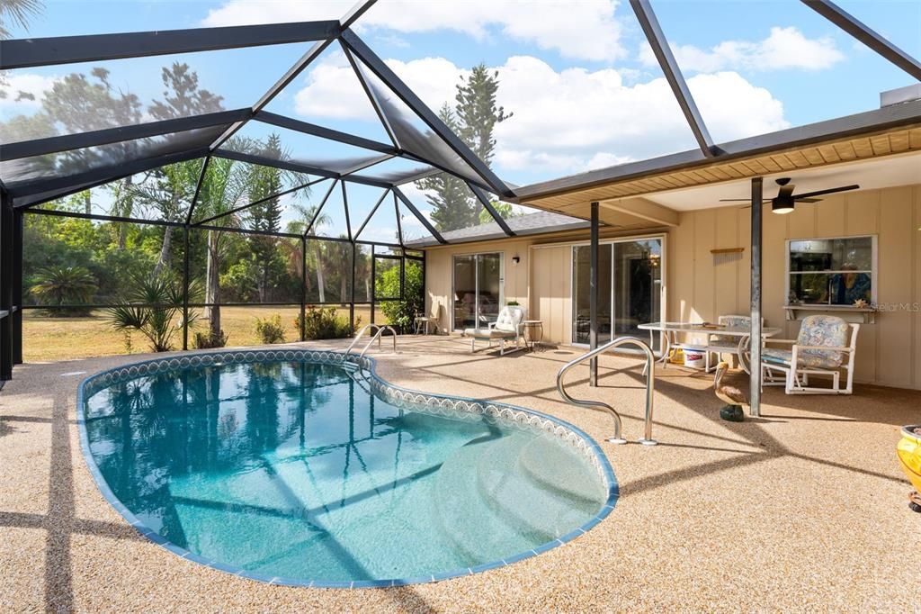 Active With Contract: $350,000 (3 beds, 2 baths, 1708 Square Feet)