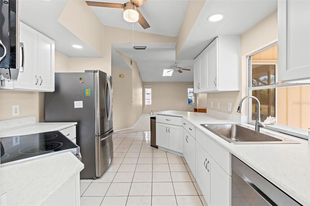 Active With Contract: $350,000 (3 beds, 2 baths, 1708 Square Feet)