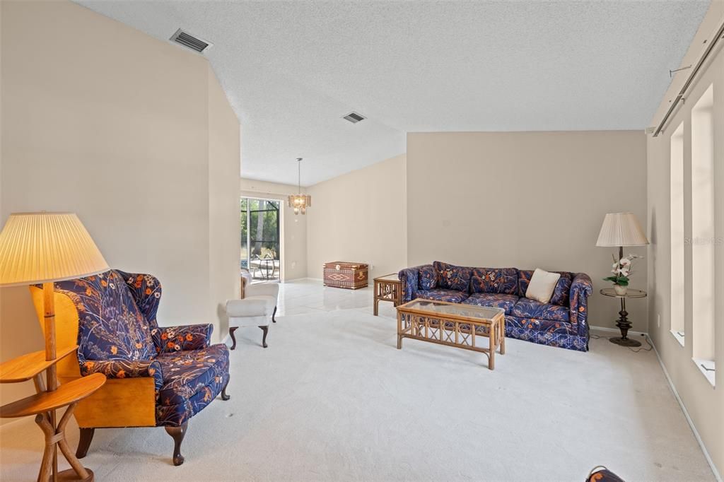 Active With Contract: $350,000 (3 beds, 2 baths, 1708 Square Feet)