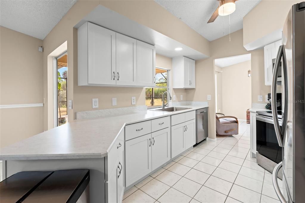 Active With Contract: $350,000 (3 beds, 2 baths, 1708 Square Feet)