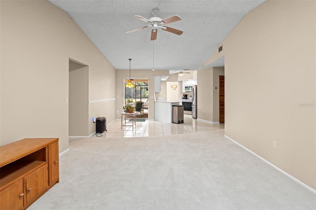 Active With Contract: $350,000 (3 beds, 2 baths, 1708 Square Feet)