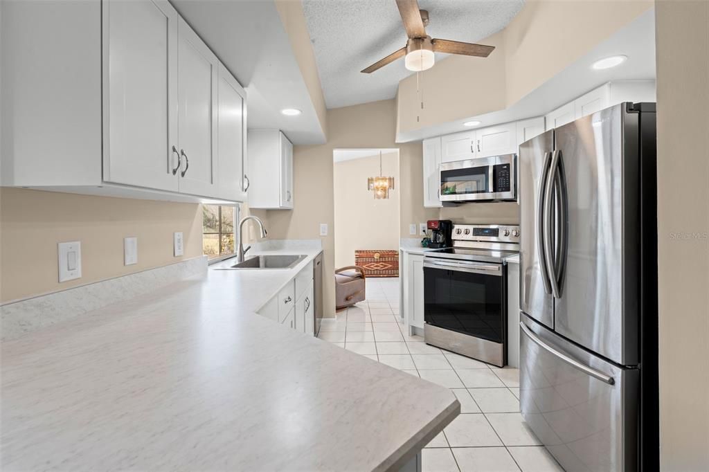 Active With Contract: $350,000 (3 beds, 2 baths, 1708 Square Feet)