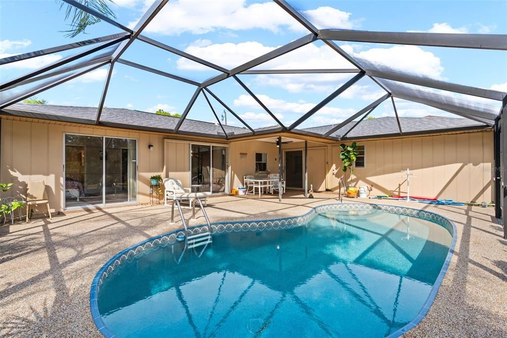 Active With Contract: $350,000 (3 beds, 2 baths, 1708 Square Feet)