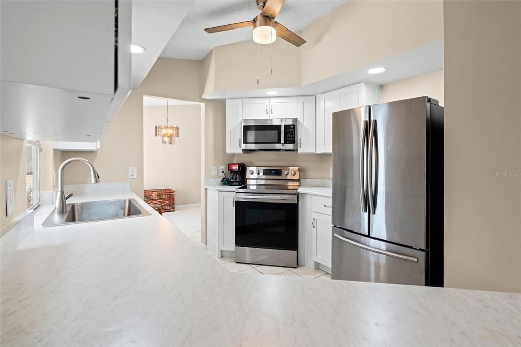 Active With Contract: $350,000 (3 beds, 2 baths, 1708 Square Feet)