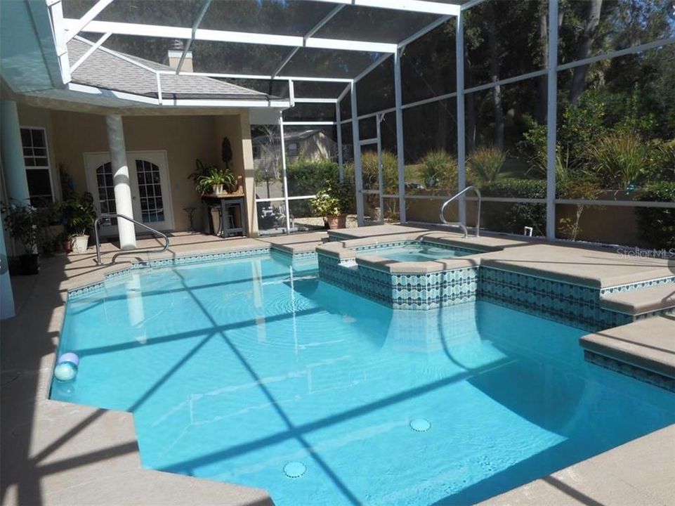 En Venta: $729,000 (3 camas, 3 baños, 2393 Pies cuadrados)