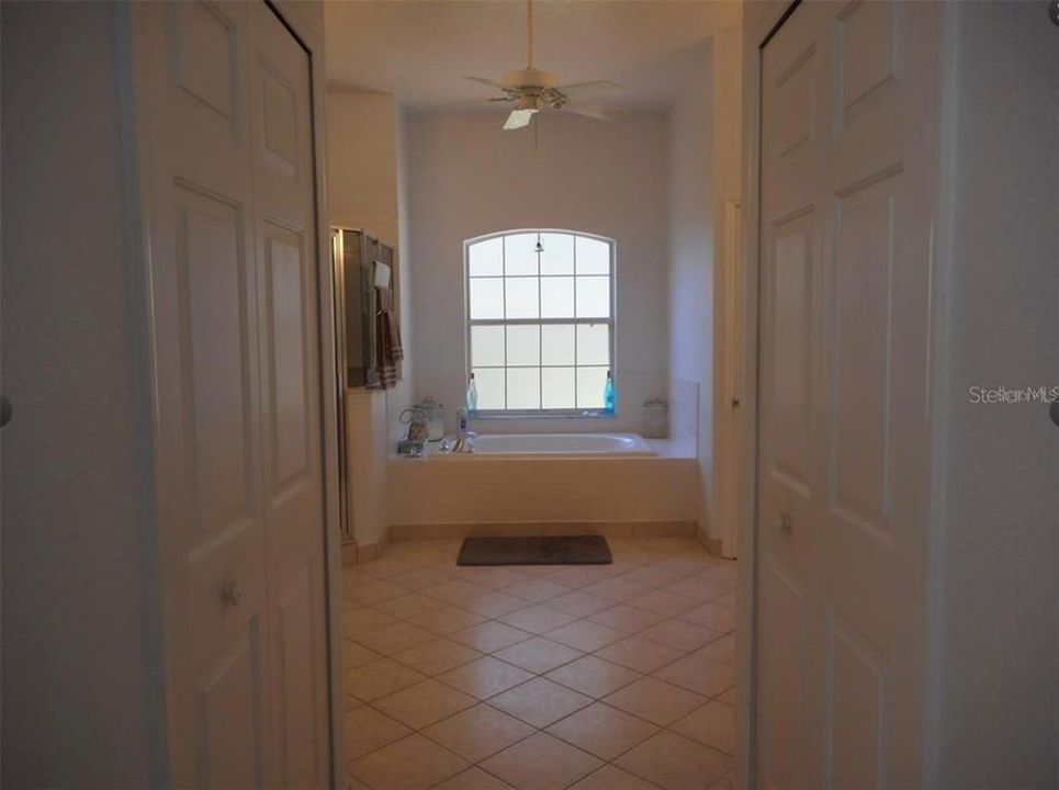 En Venta: $729,000 (3 camas, 3 baños, 2393 Pies cuadrados)