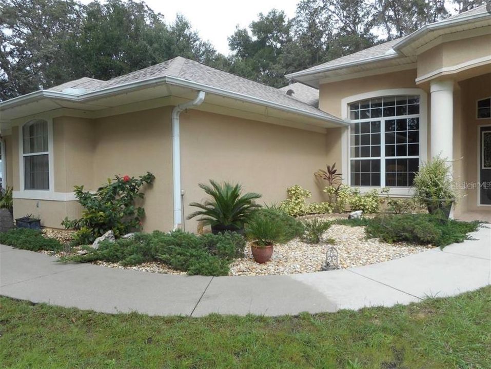 En Venta: $729,000 (3 camas, 3 baños, 2393 Pies cuadrados)