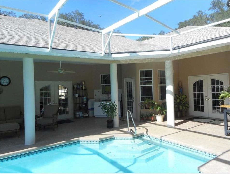 En Venta: $729,000 (3 camas, 3 baños, 2393 Pies cuadrados)