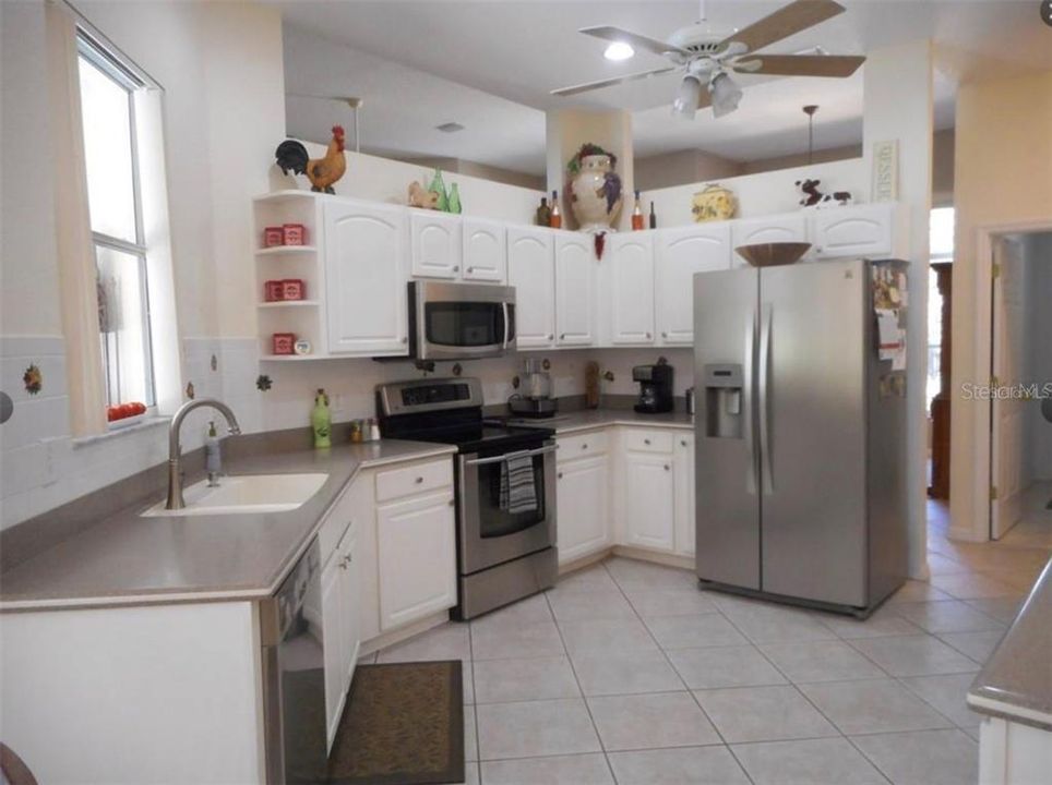 En Venta: $729,000 (3 camas, 3 baños, 2393 Pies cuadrados)