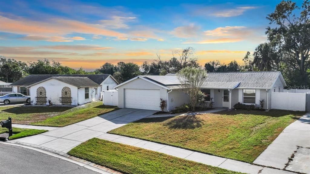 For Sale: $310,900 (3 beds, 2 baths, 1371 Square Feet)