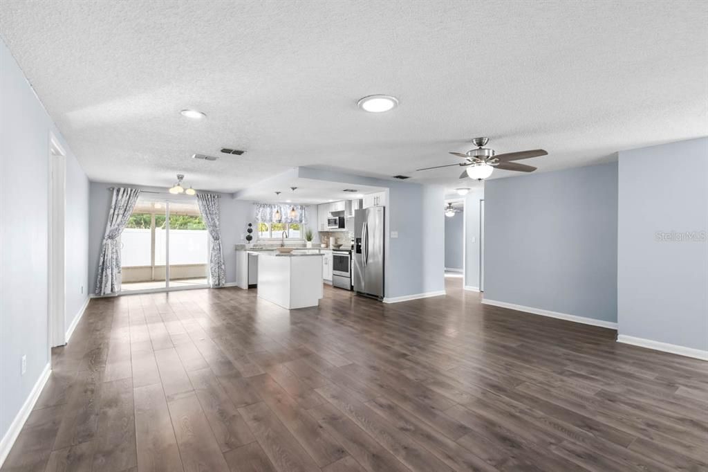 For Sale: $310,900 (3 beds, 2 baths, 1371 Square Feet)