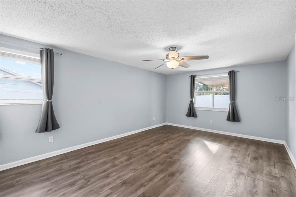 For Sale: $310,900 (3 beds, 2 baths, 1371 Square Feet)