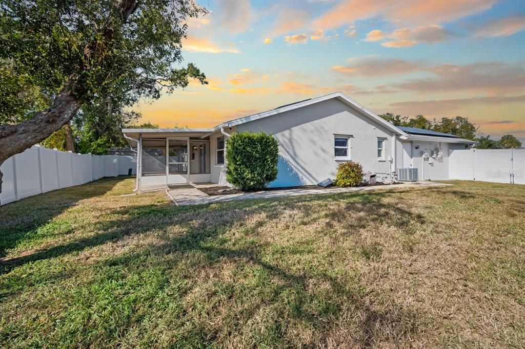 For Sale: $310,900 (3 beds, 2 baths, 1371 Square Feet)