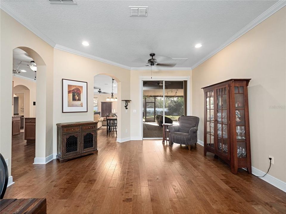 Activo con contrato: $549,900 (4 camas, 3 baños, 2240 Pies cuadrados)