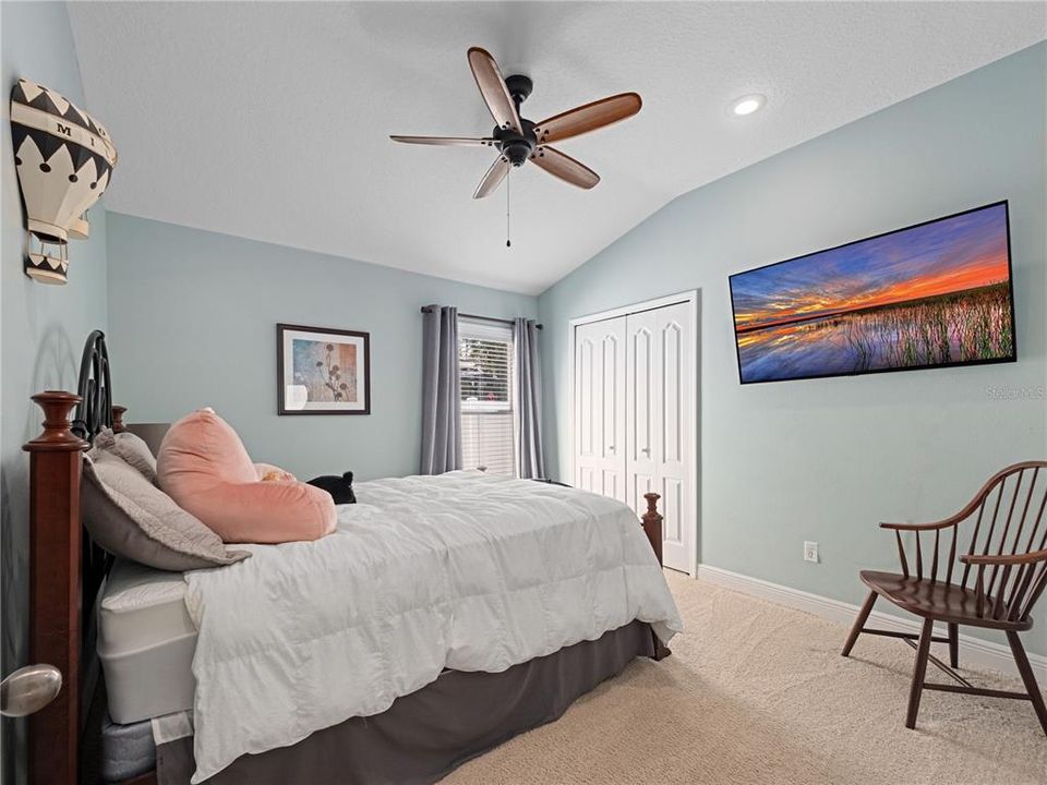 Activo con contrato: $549,900 (4 camas, 3 baños, 2240 Pies cuadrados)