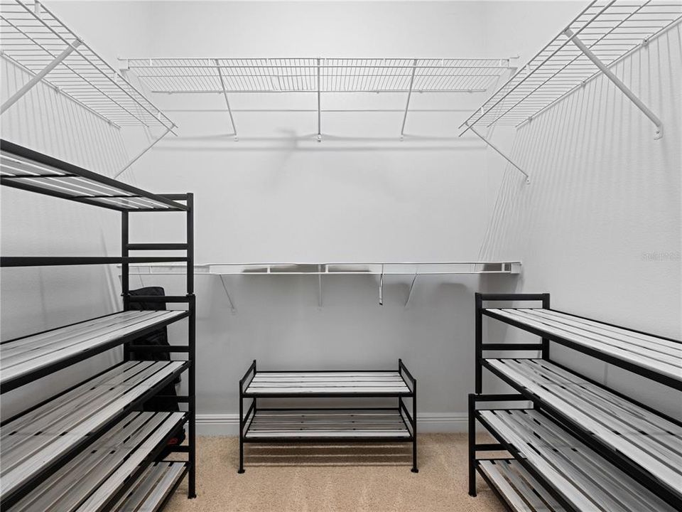 Activo con contrato: $549,900 (4 camas, 3 baños, 2240 Pies cuadrados)