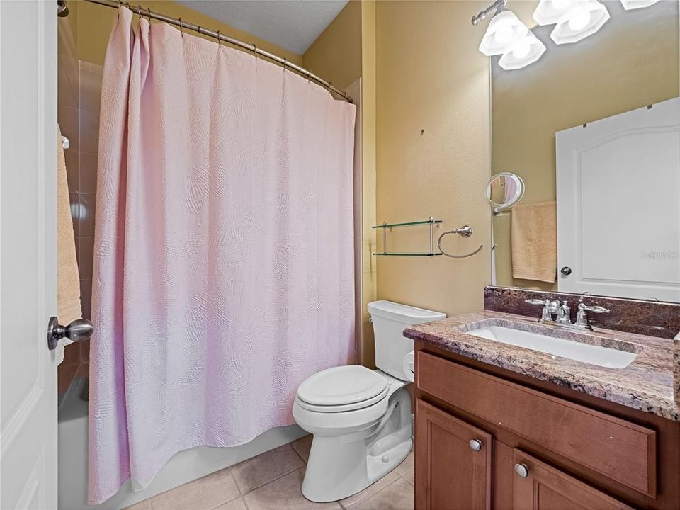 Activo con contrato: $549,900 (4 camas, 3 baños, 2240 Pies cuadrados)