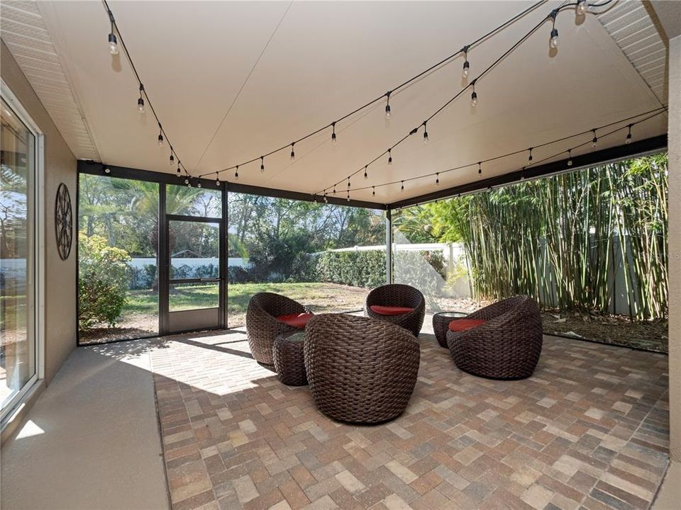 Activo con contrato: $549,900 (4 camas, 3 baños, 2240 Pies cuadrados)