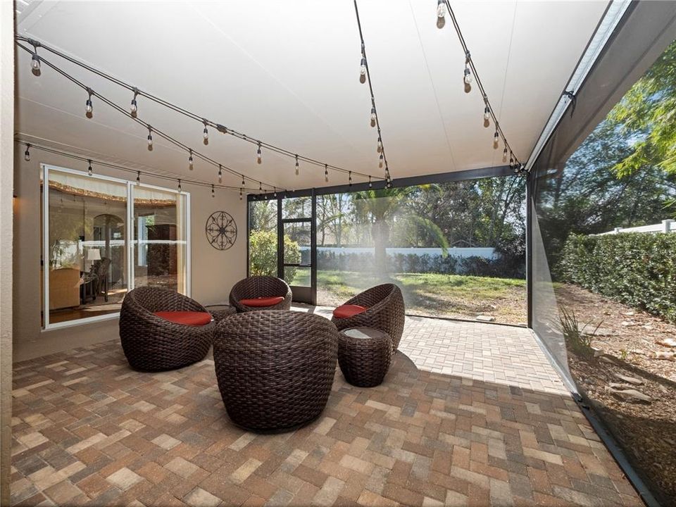 Activo con contrato: $549,900 (4 camas, 3 baños, 2240 Pies cuadrados)