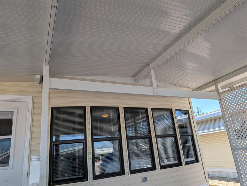 For Sale: $125,500 (2 beds, 1 baths, 738 Square Feet)