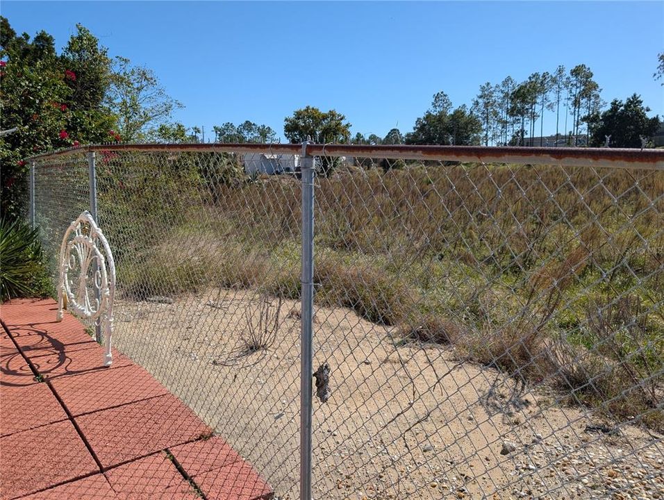 For Sale: $125,500 (2 beds, 1 baths, 738 Square Feet)