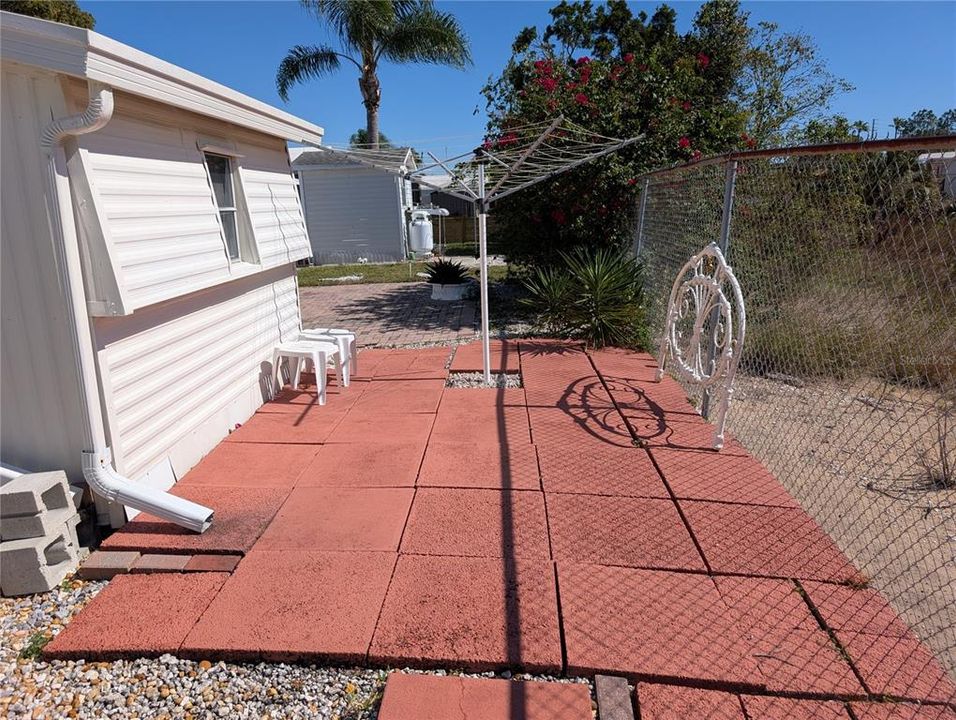 For Sale: $125,500 (2 beds, 1 baths, 738 Square Feet)