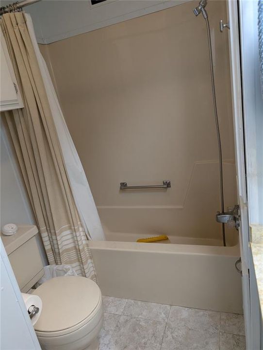 For Sale: $125,500 (2 beds, 1 baths, 738 Square Feet)