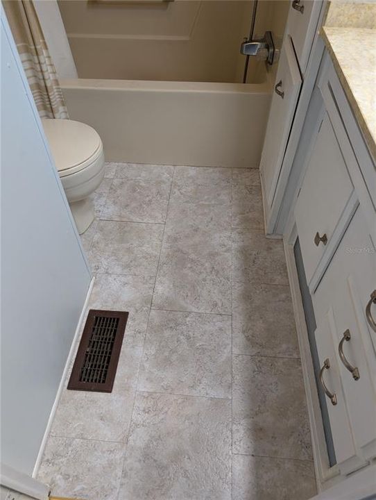 For Sale: $125,500 (2 beds, 1 baths, 738 Square Feet)