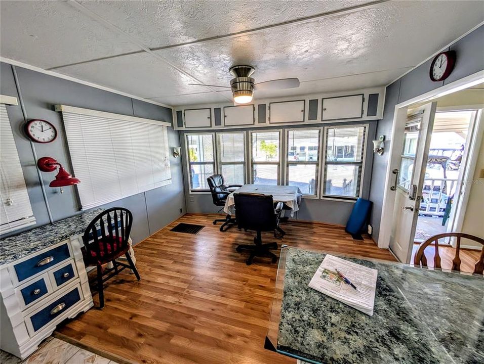 For Sale: $125,500 (2 beds, 1 baths, 738 Square Feet)