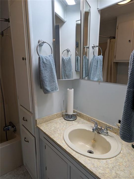 For Sale: $125,500 (2 beds, 1 baths, 738 Square Feet)