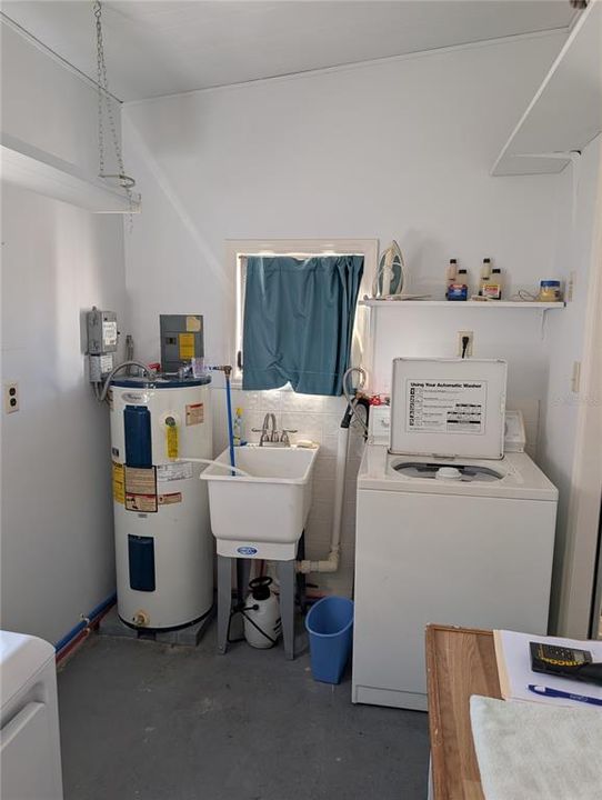 For Sale: $125,500 (2 beds, 1 baths, 738 Square Feet)