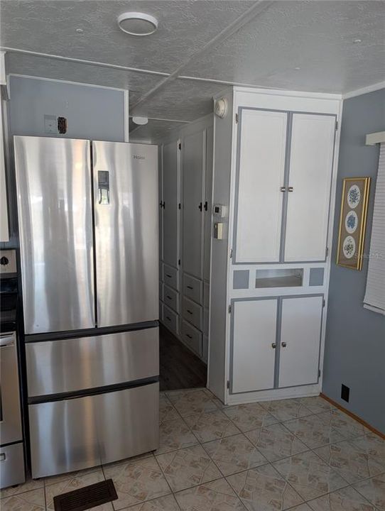 For Sale: $125,500 (2 beds, 1 baths, 738 Square Feet)