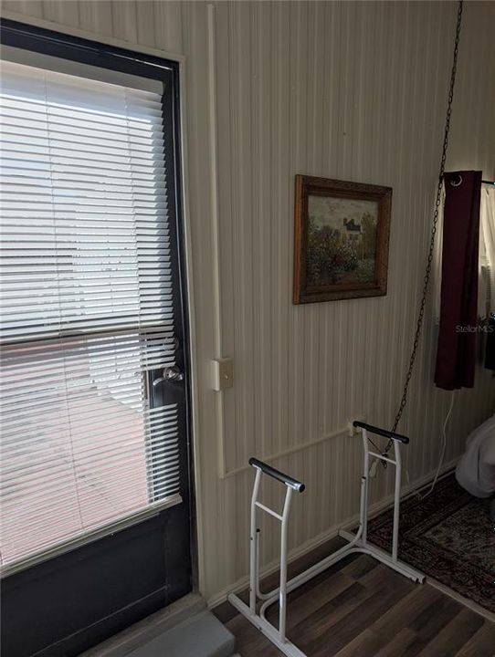 For Sale: $125,500 (2 beds, 1 baths, 738 Square Feet)