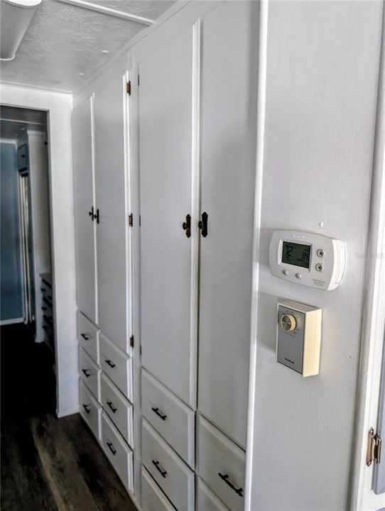 For Sale: $125,500 (2 beds, 1 baths, 738 Square Feet)