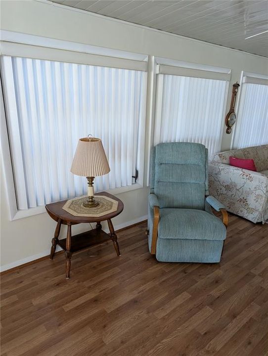 For Sale: $125,500 (2 beds, 1 baths, 738 Square Feet)