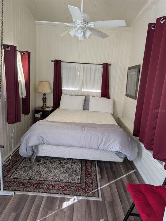 For Sale: $125,500 (2 beds, 1 baths, 738 Square Feet)