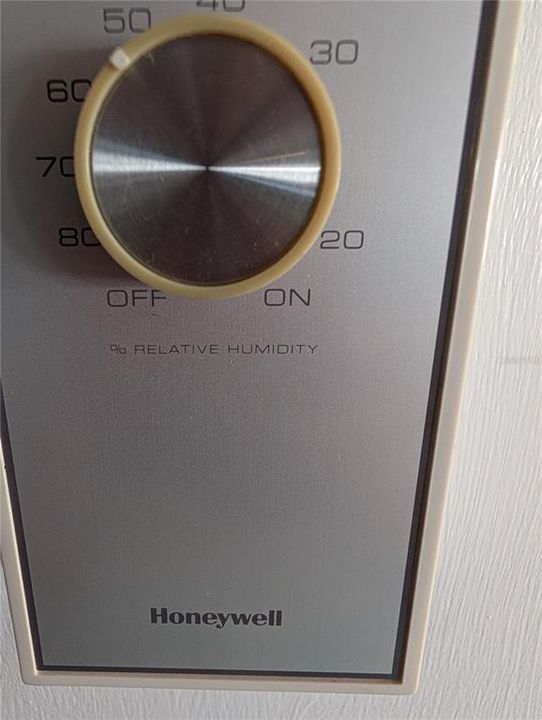 For Sale: $125,500 (2 beds, 1 baths, 738 Square Feet)