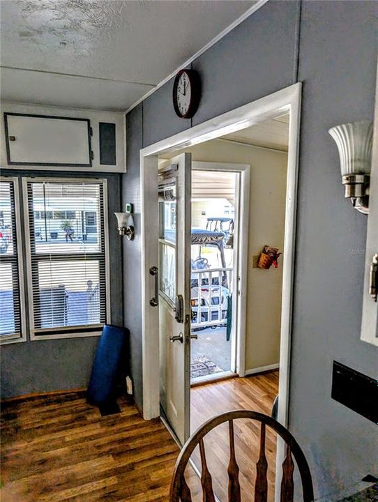 For Sale: $125,500 (2 beds, 1 baths, 738 Square Feet)