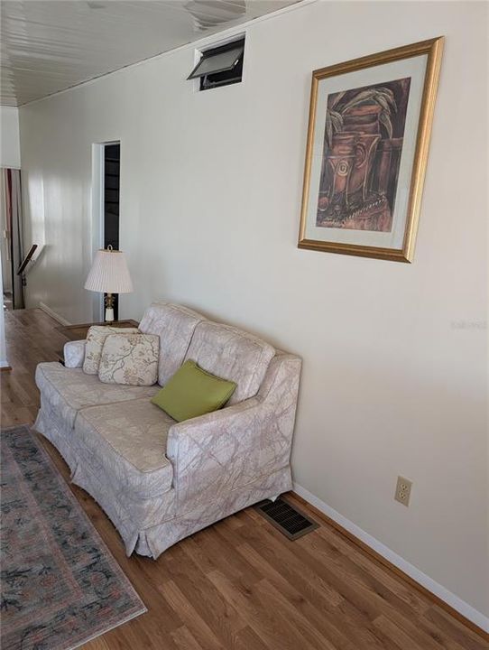 For Sale: $125,500 (2 beds, 1 baths, 738 Square Feet)