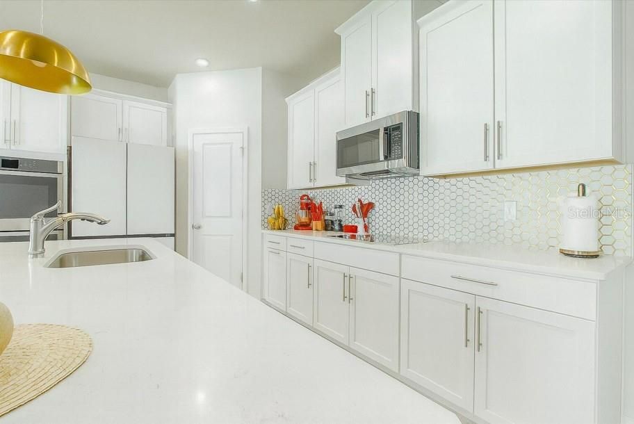 На продажу: $439,990 (4 спален, 3 ванн, 2336 Квадратных фут)