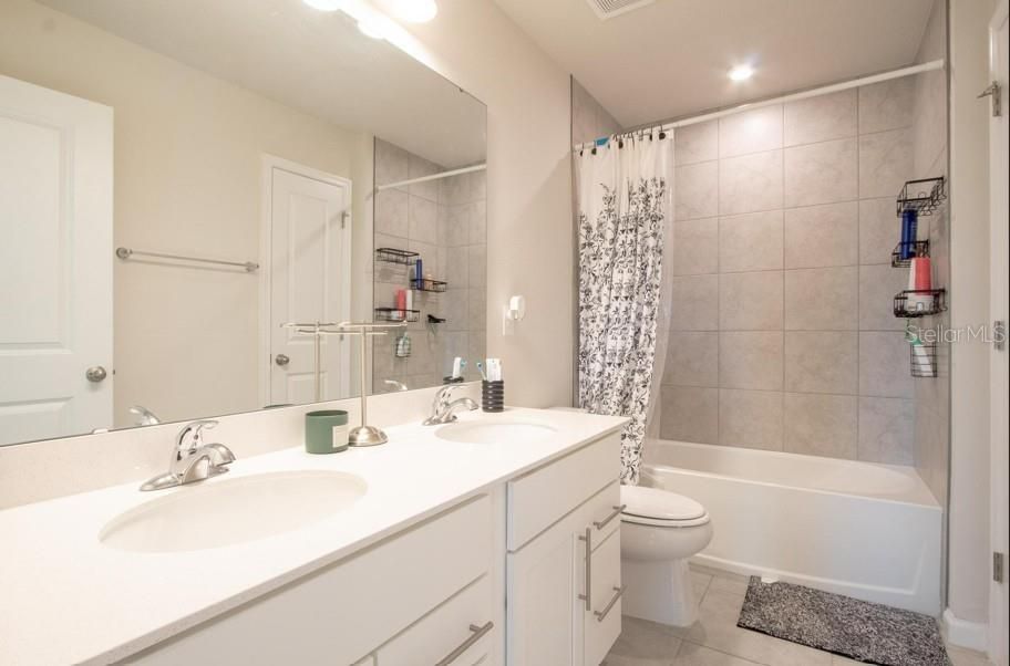 На продажу: $439,990 (4 спален, 3 ванн, 2336 Квадратных фут)