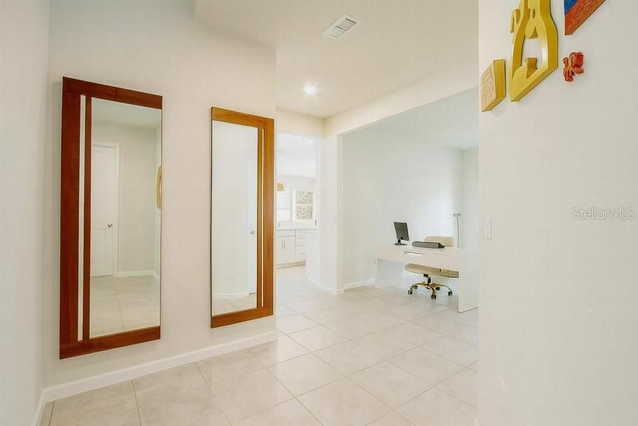 На продажу: $439,990 (4 спален, 3 ванн, 2336 Квадратных фут)