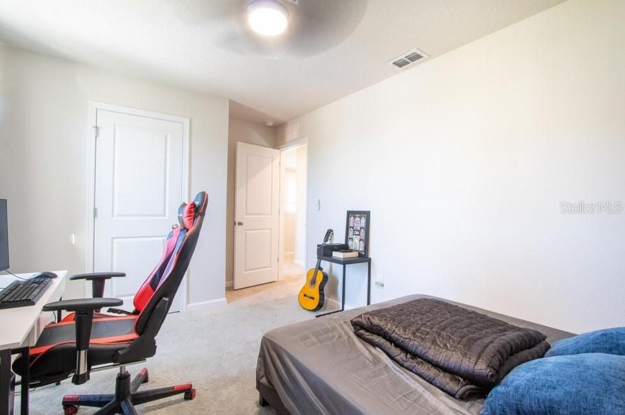 На продажу: $439,990 (4 спален, 3 ванн, 2336 Квадратных фут)